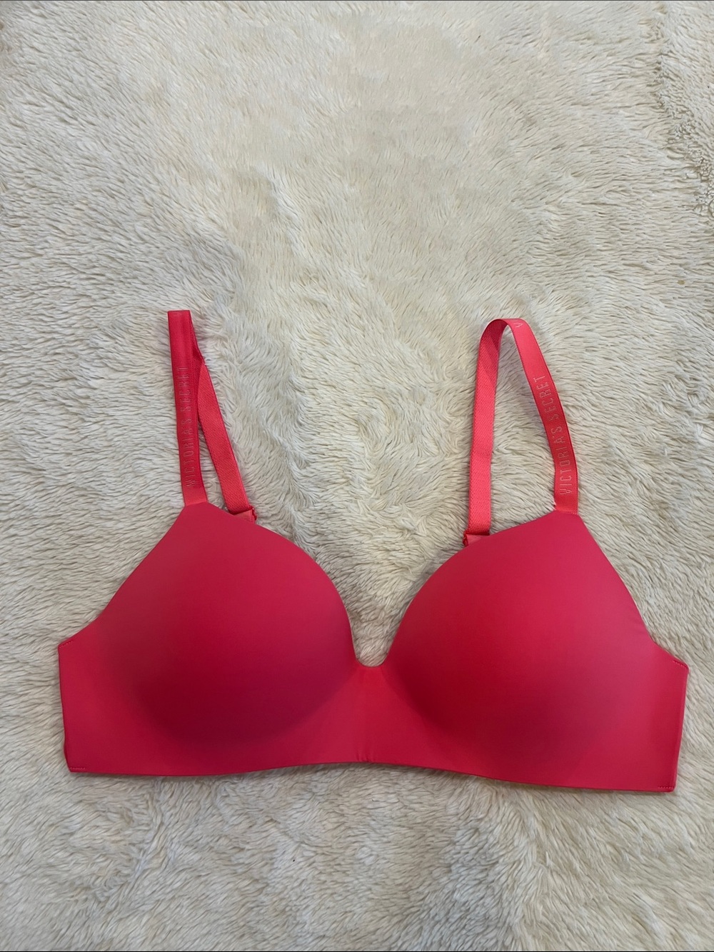 Victoria’s Secret t-shirt lightly lined wireless bra pink 38C